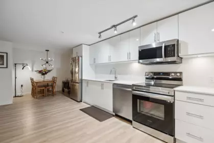 Kitchen Island Photo of 207 232 Sixth Street, New Westminster, BC