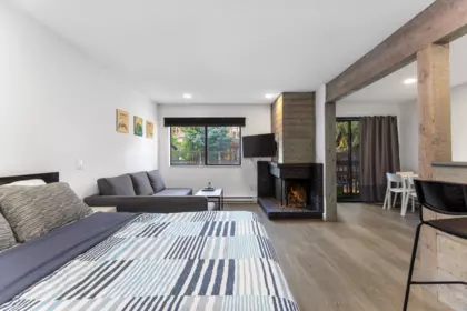 104 2129 Lake Placid Road, Whistler, BC, Whistler — Apartment/Condo for sale