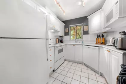 Breakfast Nook Photo of 115 128 W 8th Street, North Vancouver, BC