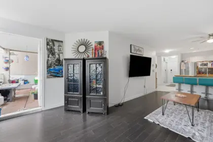 105 1153 Vidal Street, White Rock, BC, White Rock — Apartment/Condo for sale