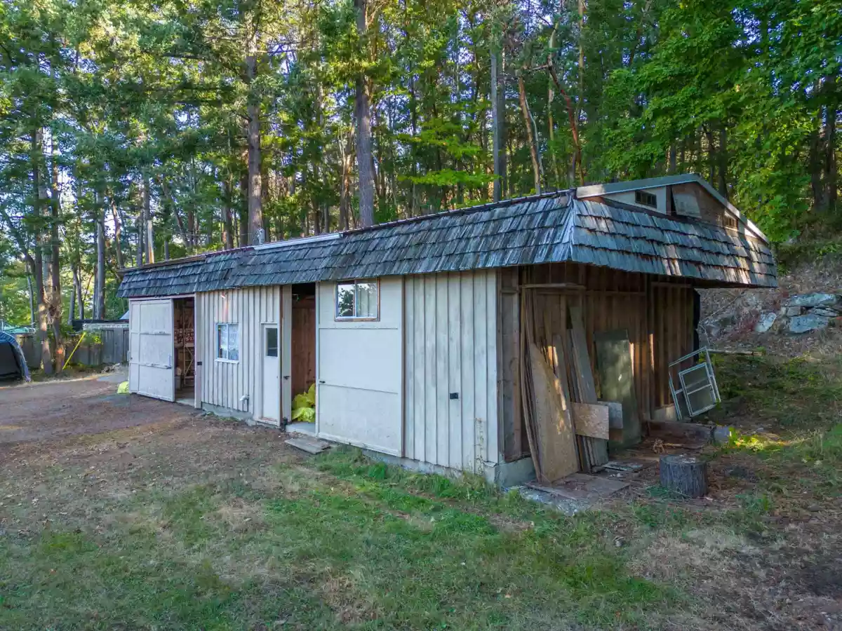 Basement Recreation Room Photo of 315 Deacon Lane, Galiano Island, BC