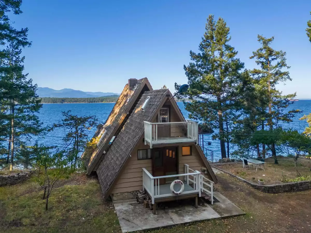 Kitchen Island Photo of 315 Deacon Lane, Galiano Island, BC
