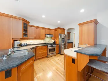 2039 Kirkstone Road, North Vancouver, BC, North vancouver — Single Family Residence for sale