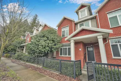 13967 64 Avenue, Surrey, BC, Surrey — Half Duplex for sale