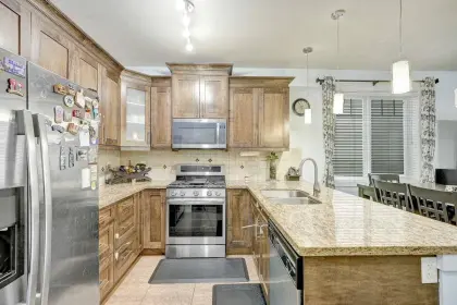 13967 64 Avenue, Surrey, BC, Surrey — Half Duplex for sale