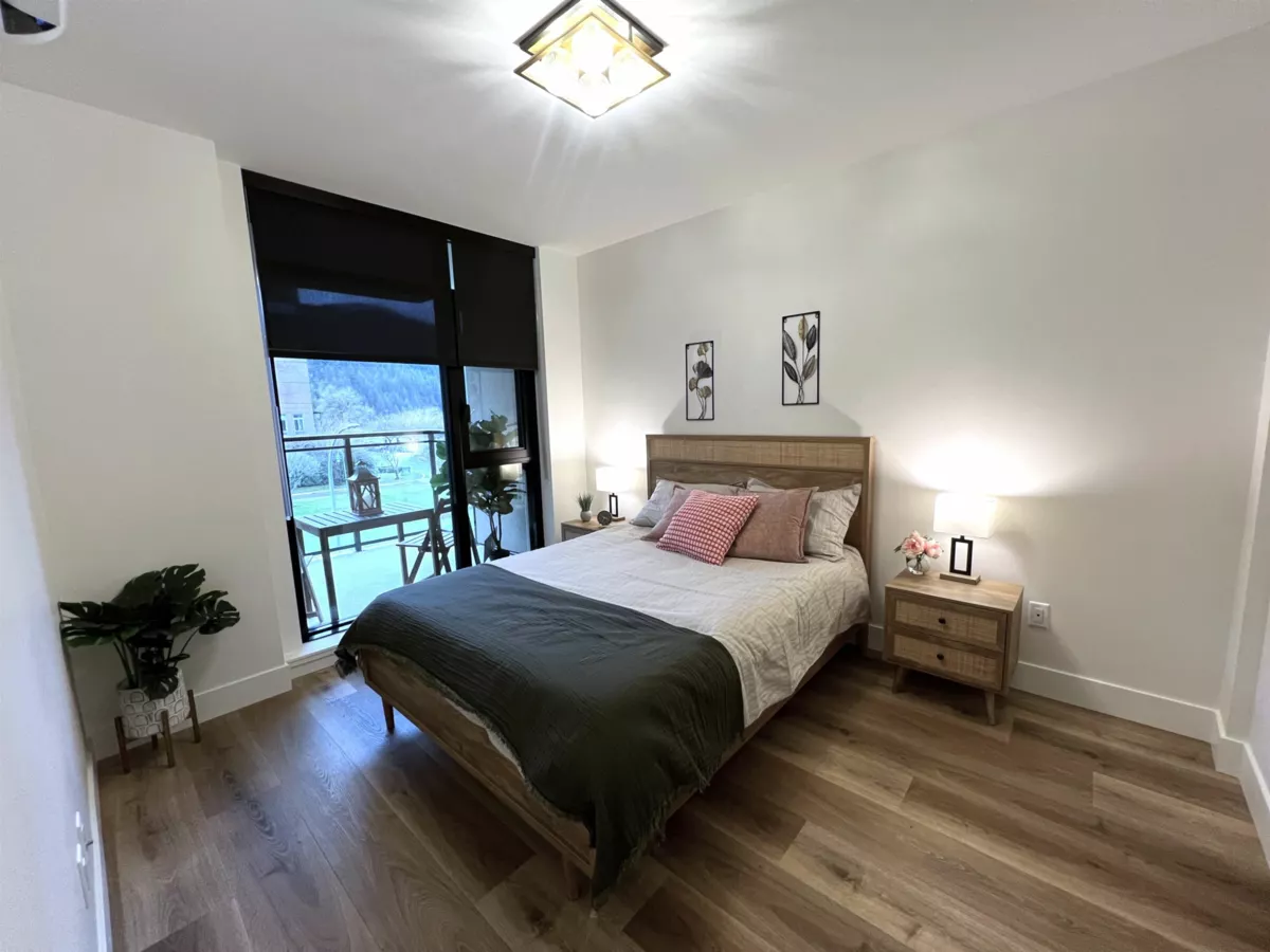 Entry Foyer Photo of 303 120 Esplanade Avenue, Harrison Hot Springs, BC