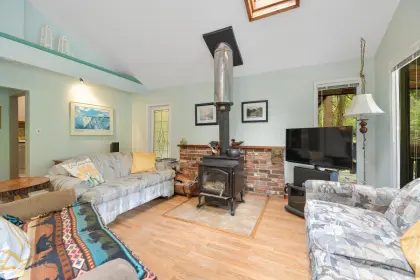 195 Cherry Tree Lane, Mayne Island, BC, Mayne island — Single Family Residence for sale