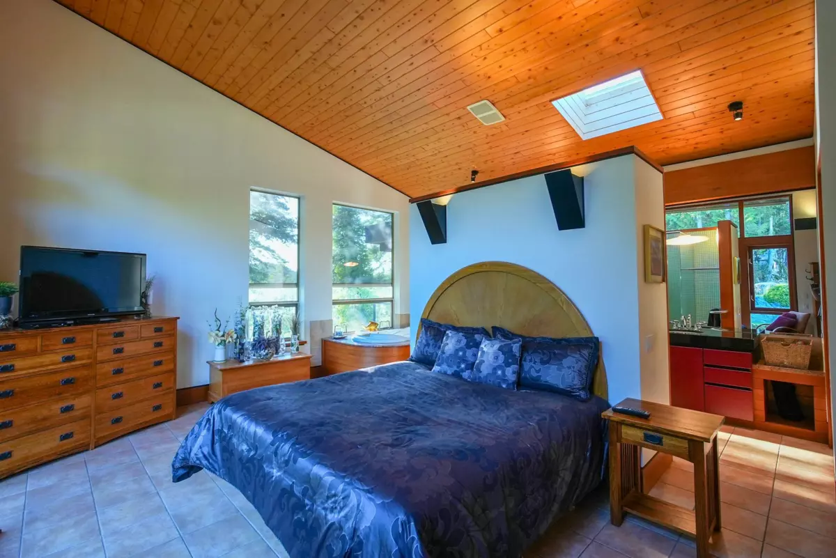 Backyard Photo of 4355 Blind Bay Shoreline, Nelson Island, BC