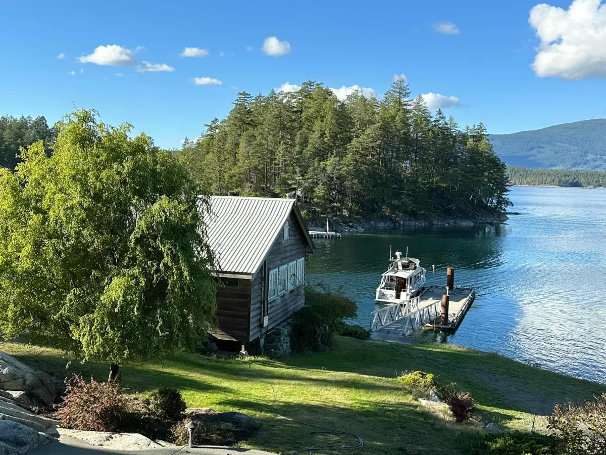 Dining Area Photo of 4355 Blind Bay Shoreline, Nelson Island, BC