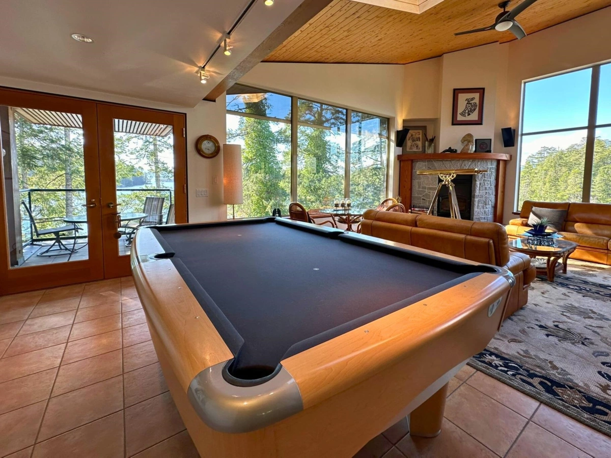 Garage Interior Photo of 4355 Blind Bay Shoreline, Nelson Island, BC