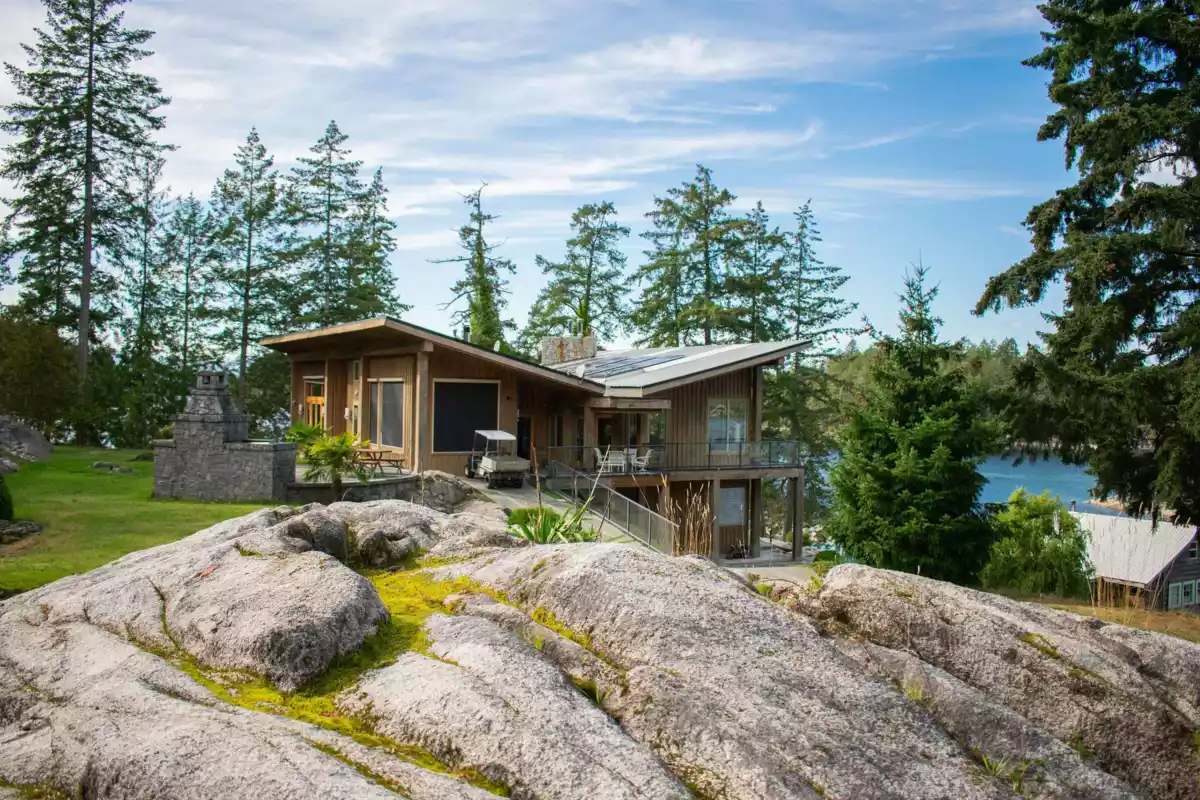Guest Bathroom Photo of 4355 Blind Bay Shoreline, Nelson Island, BC