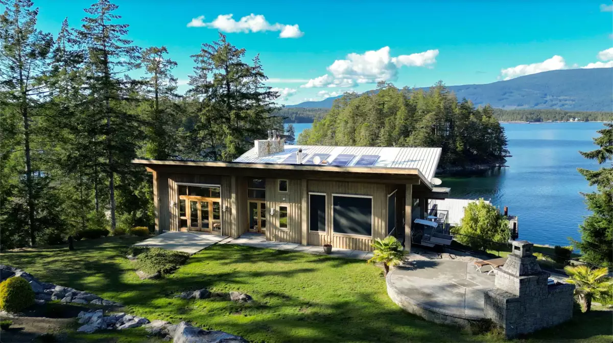 Kitchen Island Photo of 4355 Blind Bay Shoreline, Nelson Island, BC