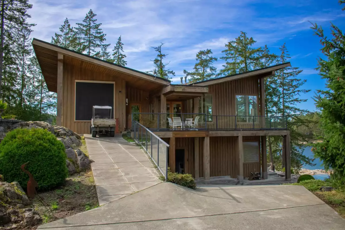 Powder Room Photo of 4355 Blind Bay Shoreline, Nelson Island, BC