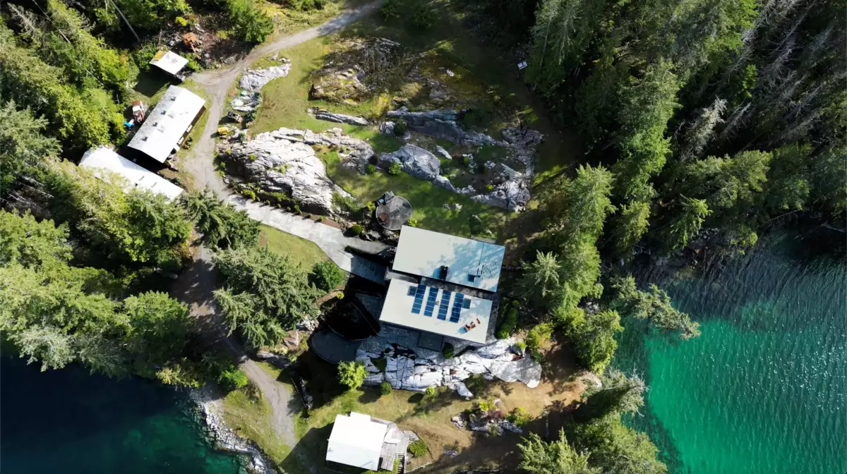 Walk-In Closet Photo of 4355 Blind Bay Shoreline, Nelson Island, BC