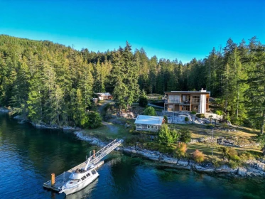 Family Room Photo of 4355 Blind Bay Shoreline, Nelson Island, BC
