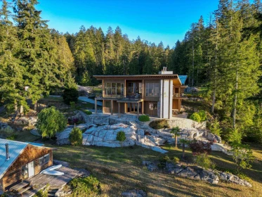 Living Room Photo of 4355 Blind Bay Shoreline, Nelson Island, BC