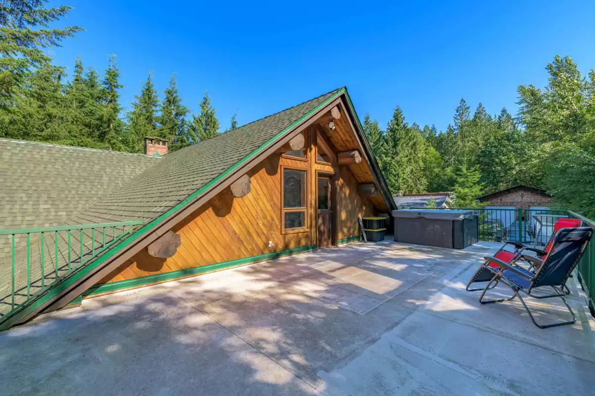 Hallway Photo of 11108 Greenwood Drive, Mission, BC