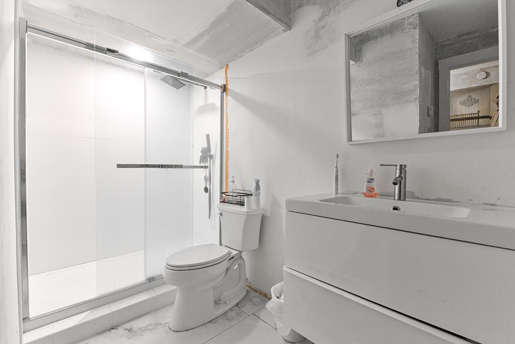 Entry Foyer Photo of 107 32040 Peardonville Road, Abbotsford, BC