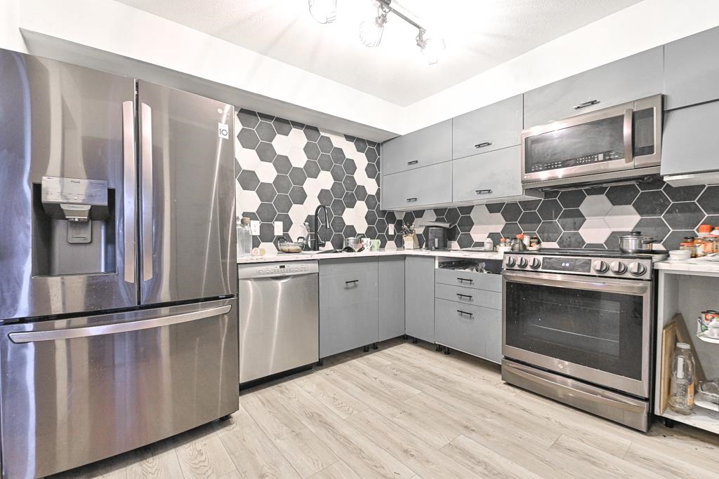 Guest Bathroom Photo of 107 32040 Peardonville Road, Abbotsford, BC