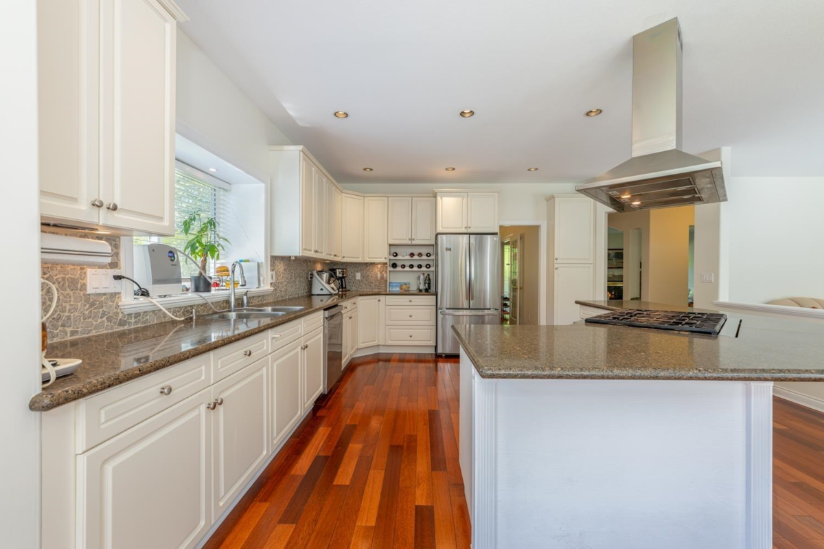 Breakfast Nook Photo of 13966 26 Avenue, Surrey, BC