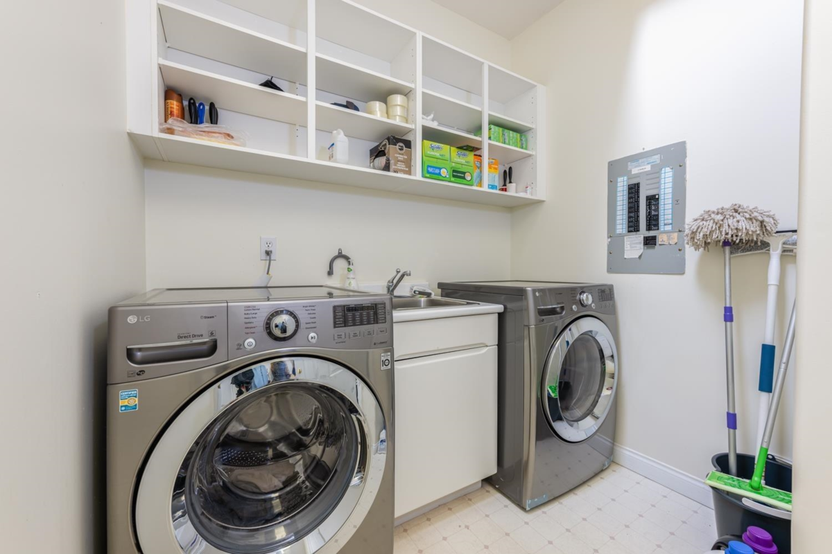 Entry Foyer Photo of 13966 26 Avenue, Surrey, BC