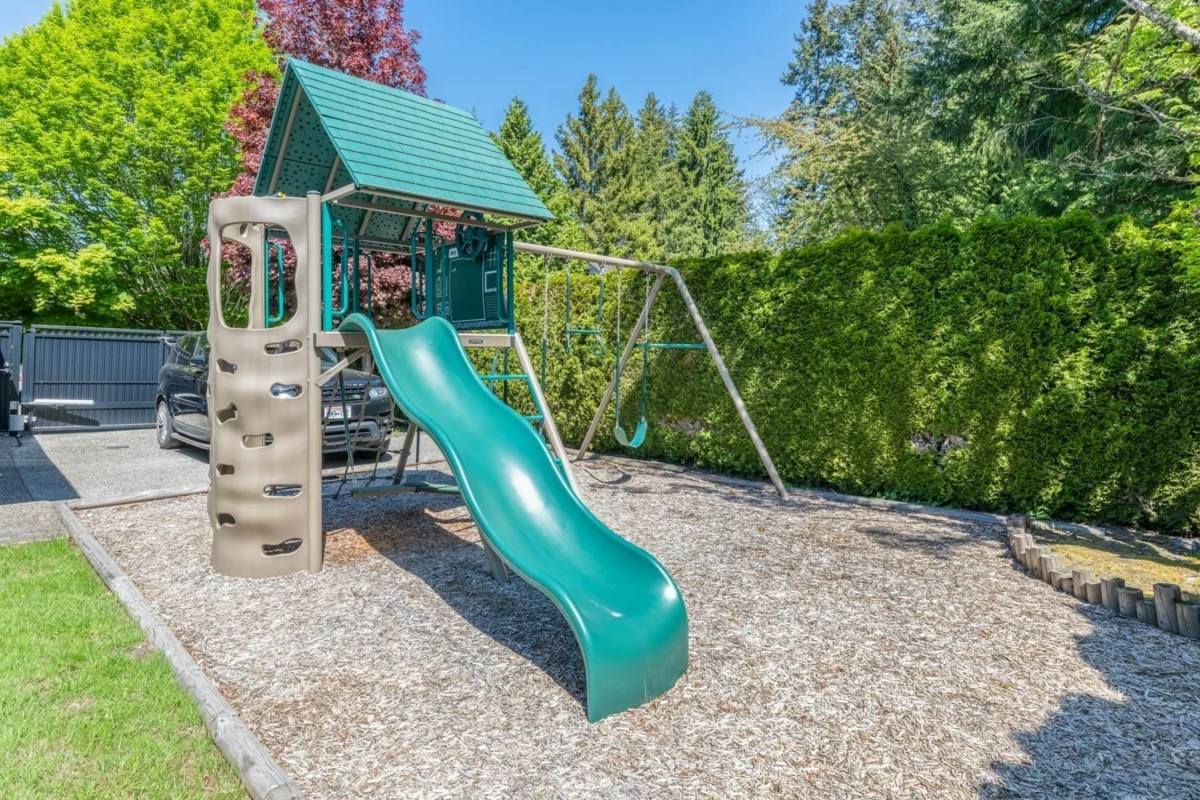 Hallway Photo of 13966 26 Avenue, Surrey, BC
