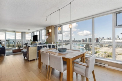 2102 125 Milross Avenue, Vancouver, BC, Vancouver — Apartment/Condo for sale