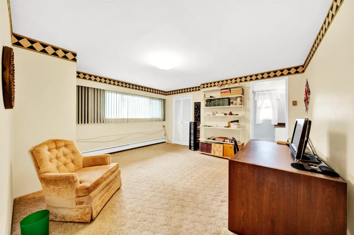 Entry Foyer Photo of 3760 Bargen Drive, Richmond, BC