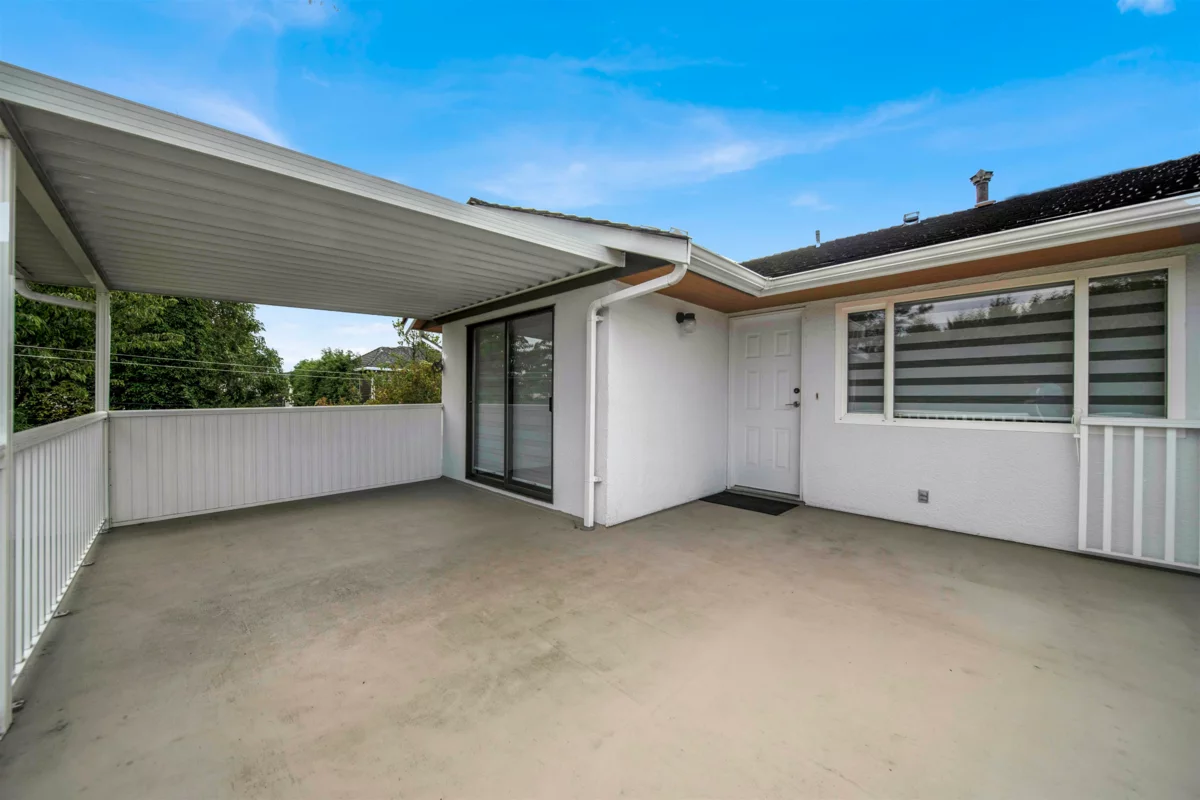 Kitchen Island Photo of 3760 Bargen Drive, Richmond, BC