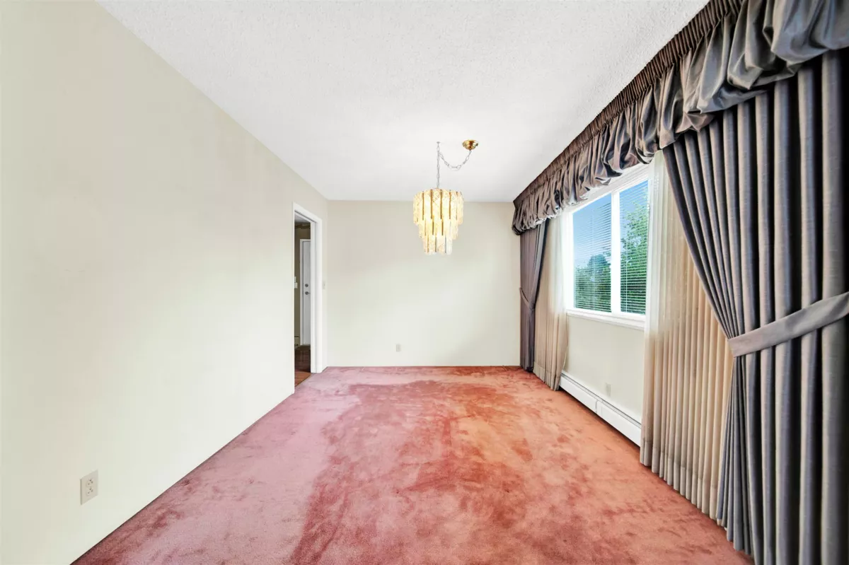 Walk-In Closet Photo of 3760 Bargen Drive, Richmond, BC