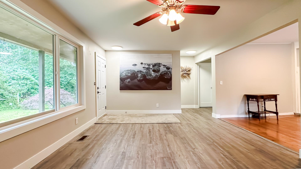 Breakfast Nook Photo of 11185 272 Street, Maple Ridge, BC