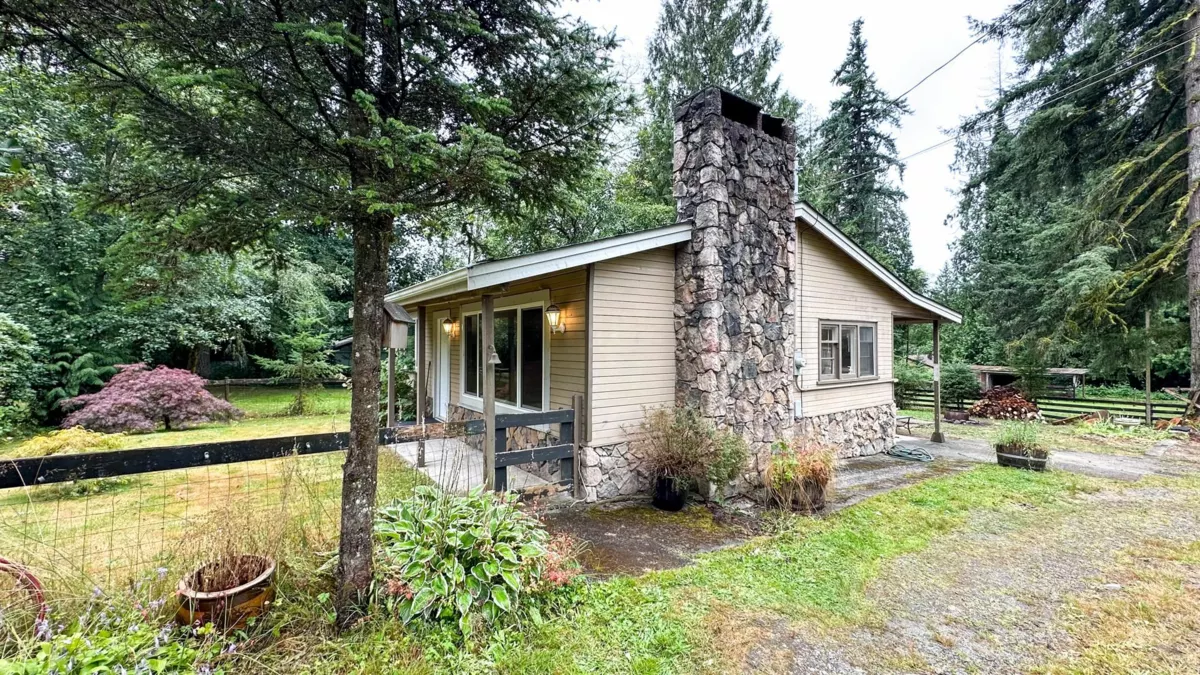 Family Room Photo of 11185 272 Street, Maple Ridge, BC