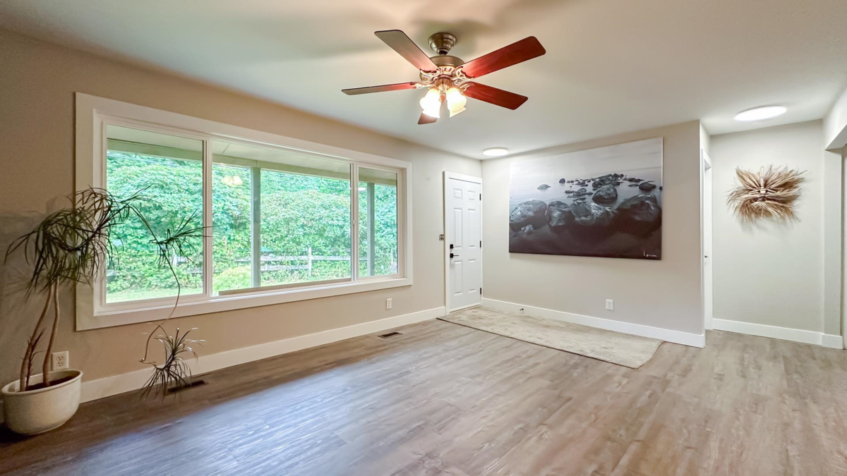 Kitchen Island Photo of 11185 272 Street, Maple Ridge, BC