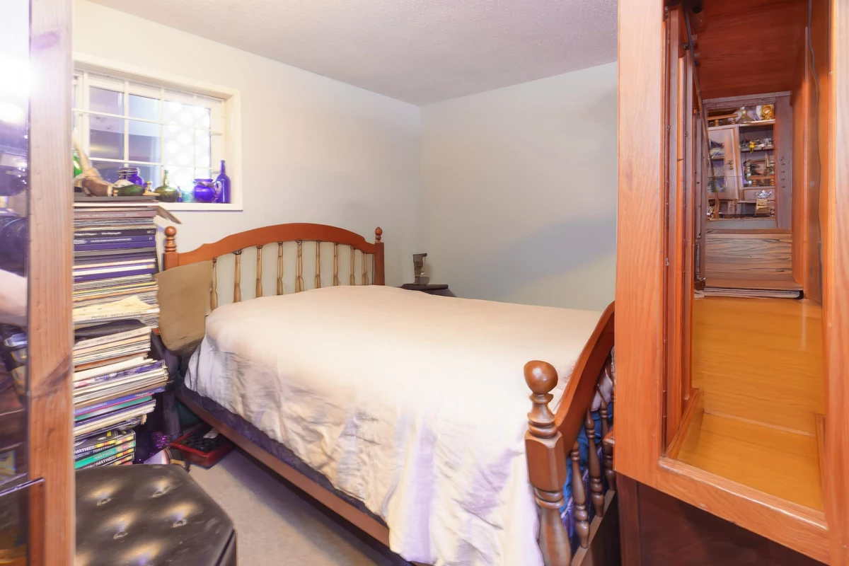 Entry Foyer Photo of 8086 Cedar Street, Mission, BC