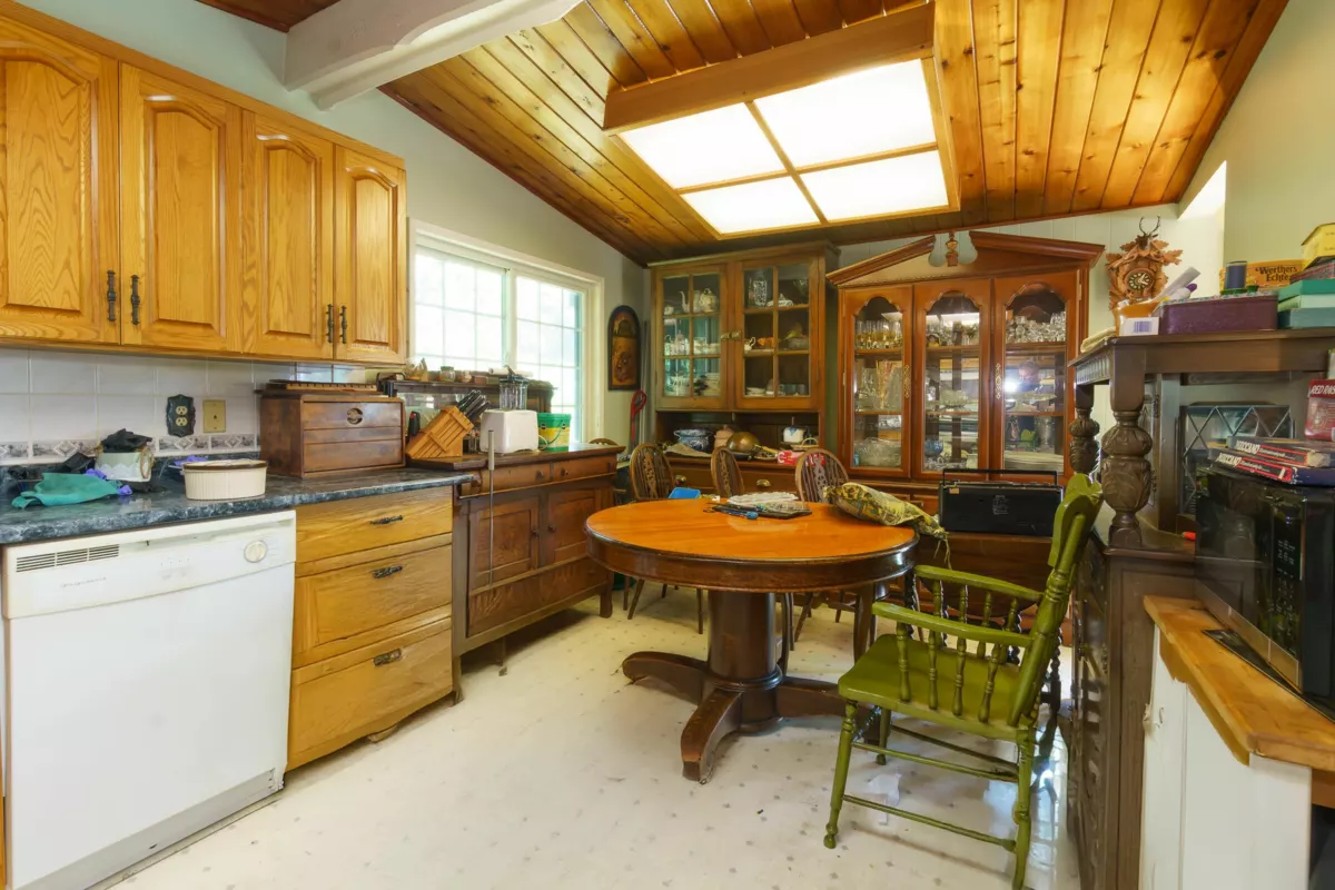 Kitchen Photo of 8086 Cedar Street, Mission, BC