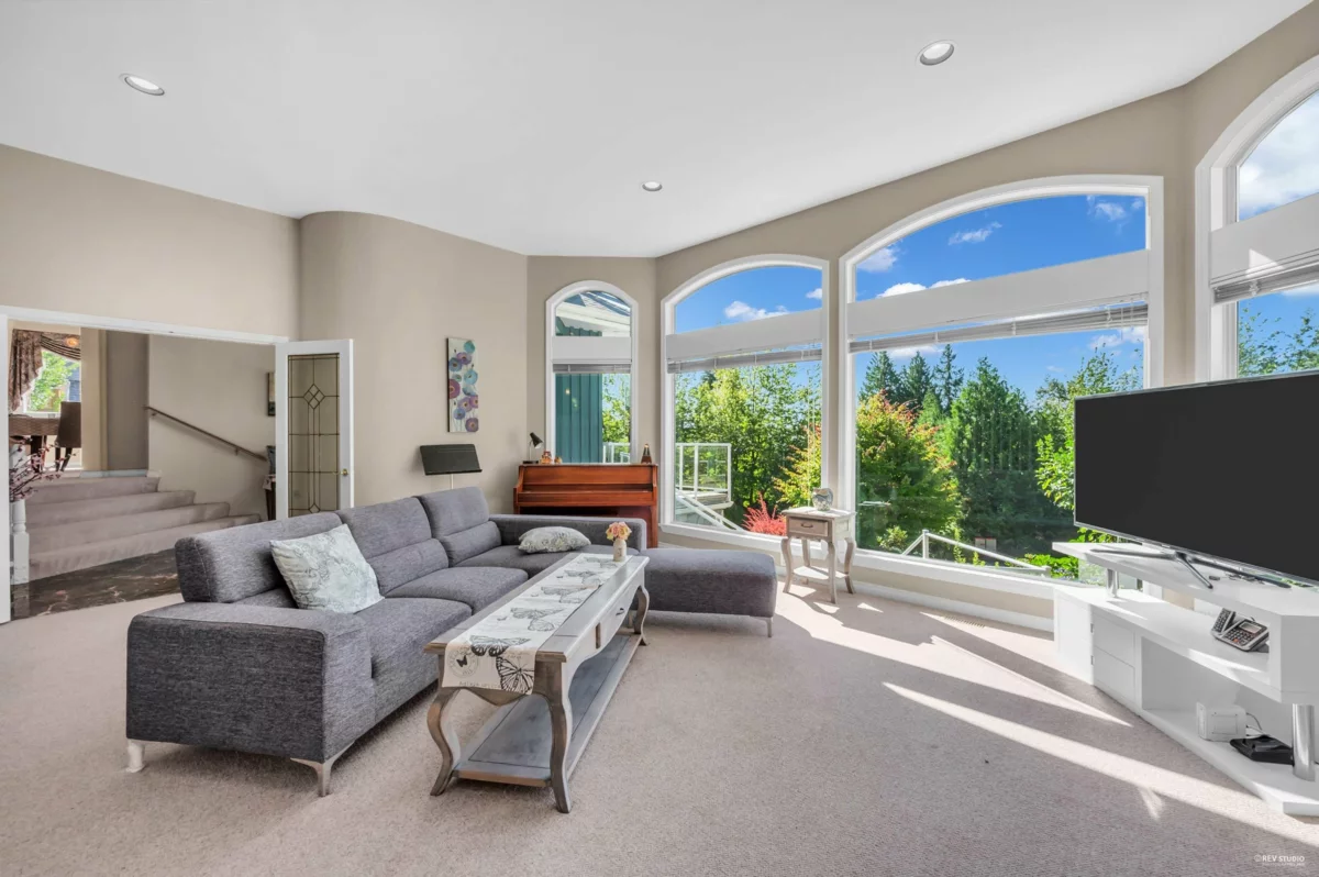 Kitchen Island Photo of 3945 Braemar Place, North Vancouver, BC