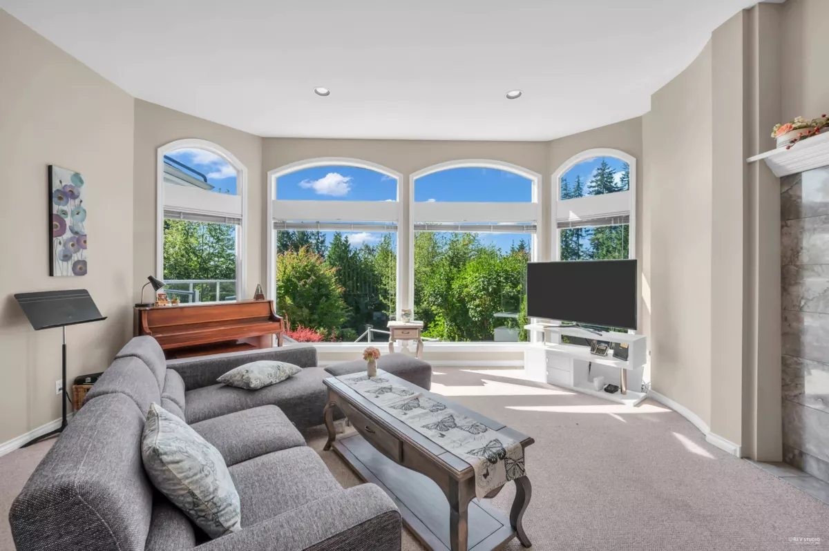Kitchen Photo of 3945 Braemar Place, North Vancouver, BC