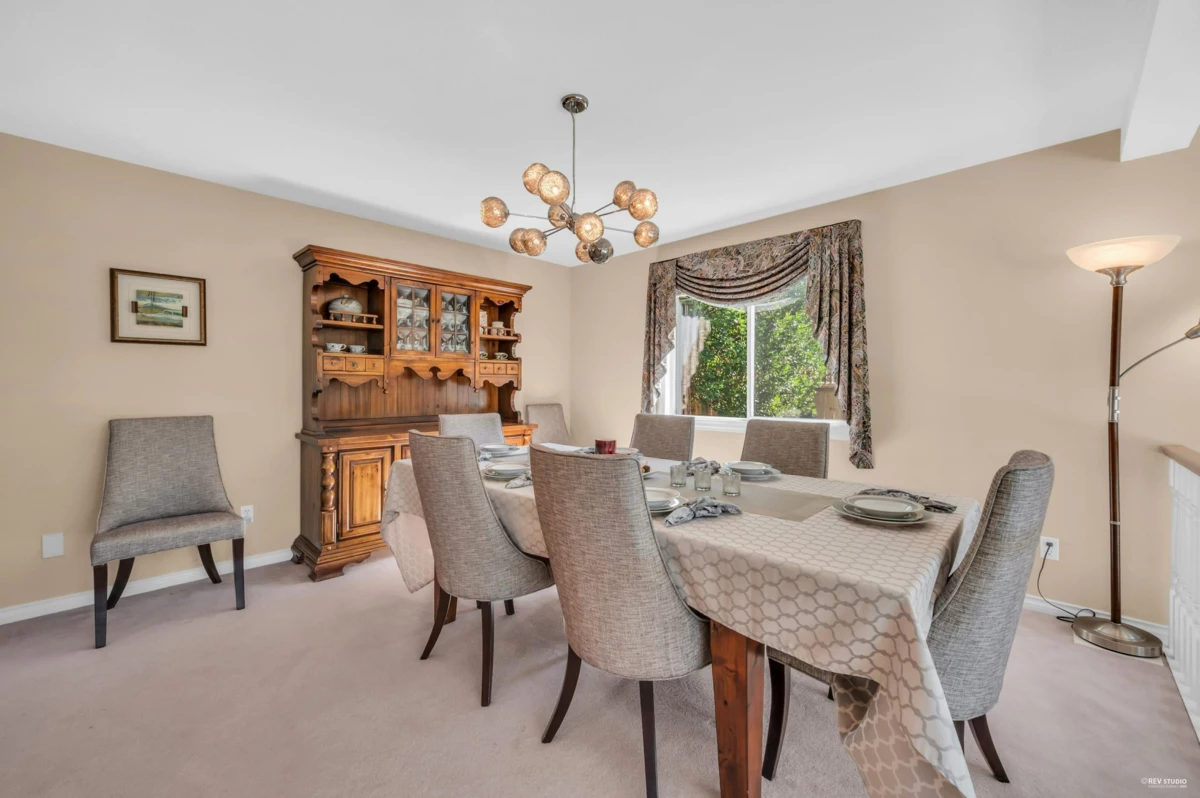 Powder Room Photo of 3945 Braemar Place, North Vancouver, BC