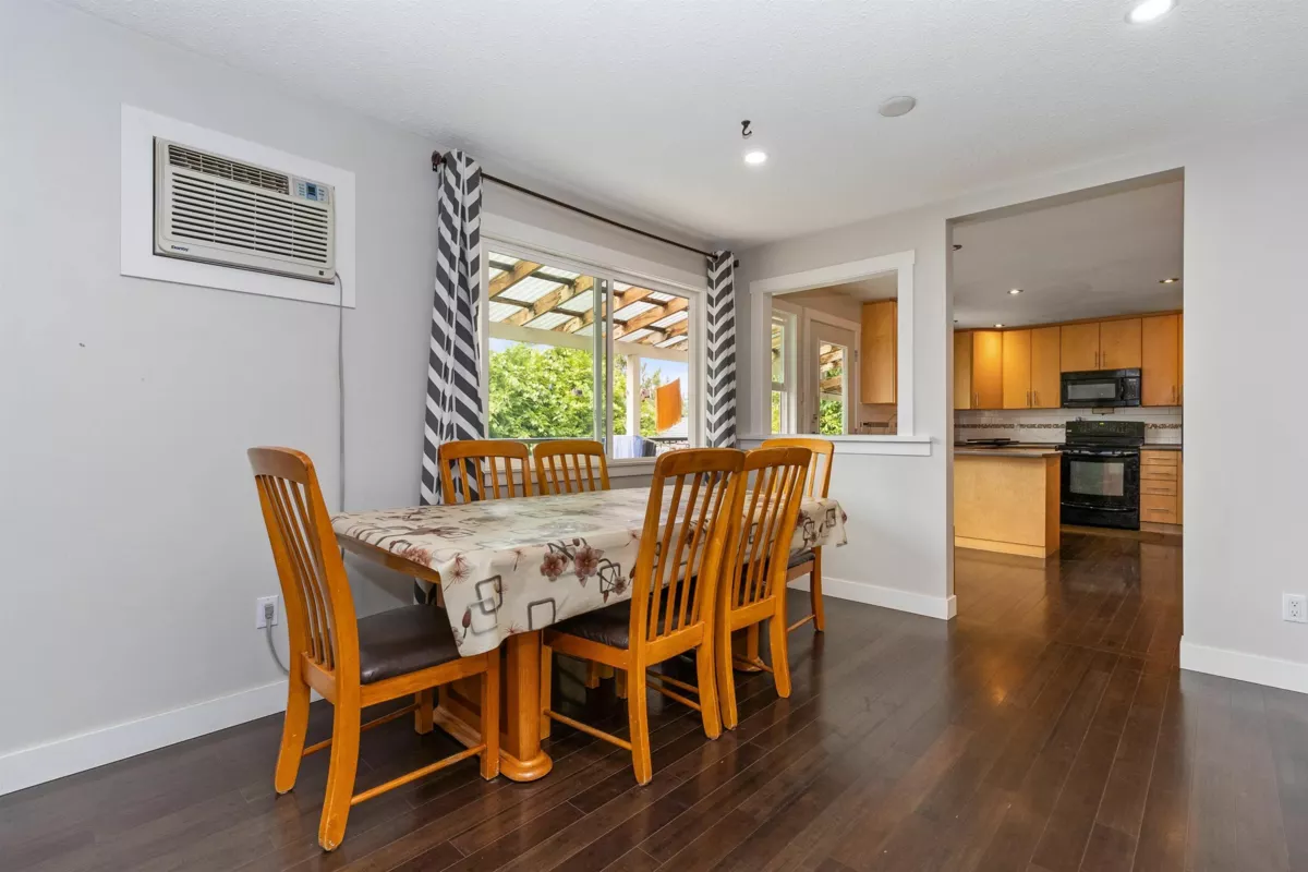 Kitchen Island Photo of 2277 Rainier Street, Abbotsford, BC