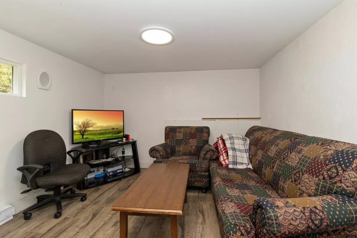 Powder Room Photo of 2277 Rainier Street, Abbotsford, BC