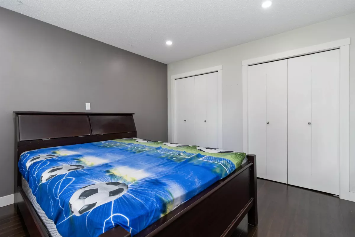 Primary Bathroom Photo of 2277 Rainier Street, Abbotsford, BC