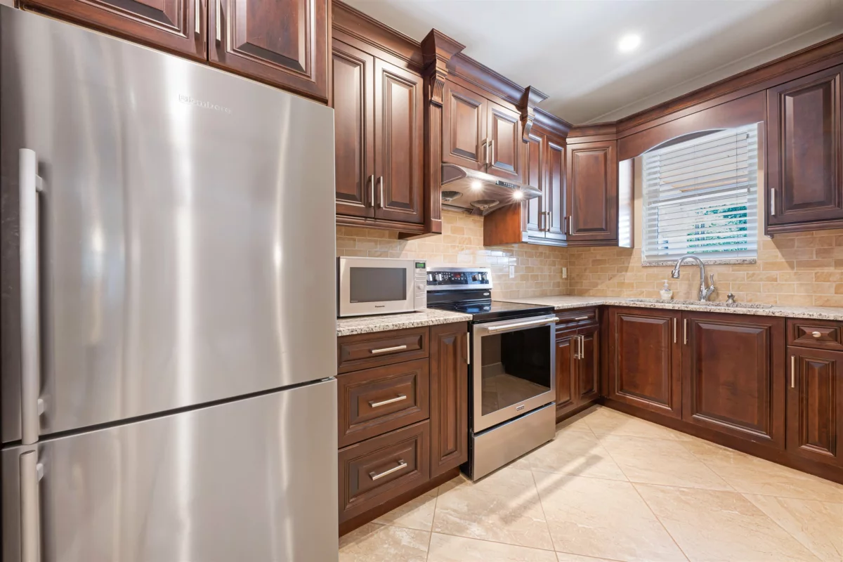 Hallway Photo of 10248 124a Street, Surrey, BC