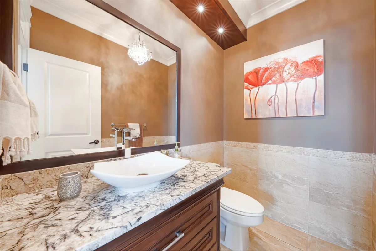 Walk-In Closet Photo of 10248 124a Street, Surrey, BC