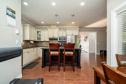 Kitchen Island Photo of 27680 Signal Court, Abbotsford, BC