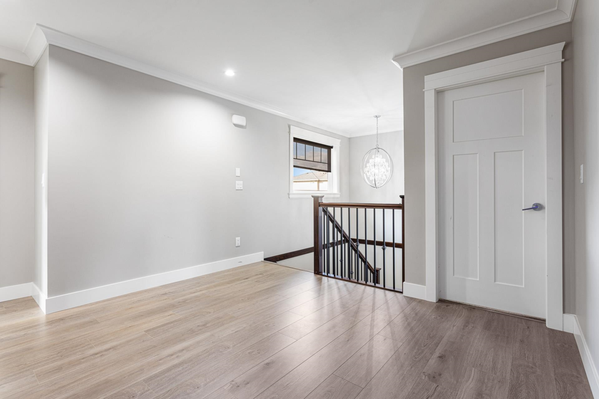 Guest Bathroom Photo of 20417 Hartnell Avenue, Maple Ridge, BC