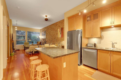 108 240 Salter Street, New Westminster, BC, New Westminster — Apartment/Condo for sale