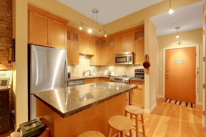 108 240 Salter Street, New Westminster, BC, New Westminster — Apartment/Condo for sale