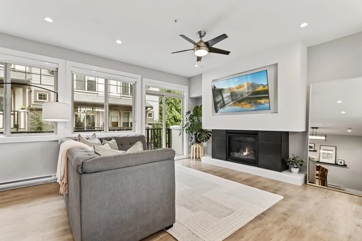 Living Room Photo of 7 23710 133 Avenue, Maple Ridge, BC