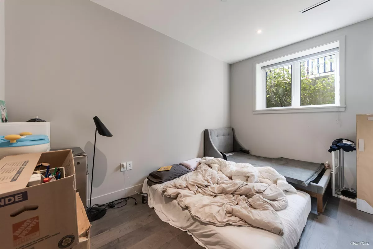 Front Yard Photo of 1041 W 53rd Avenue, Vancouver, BC