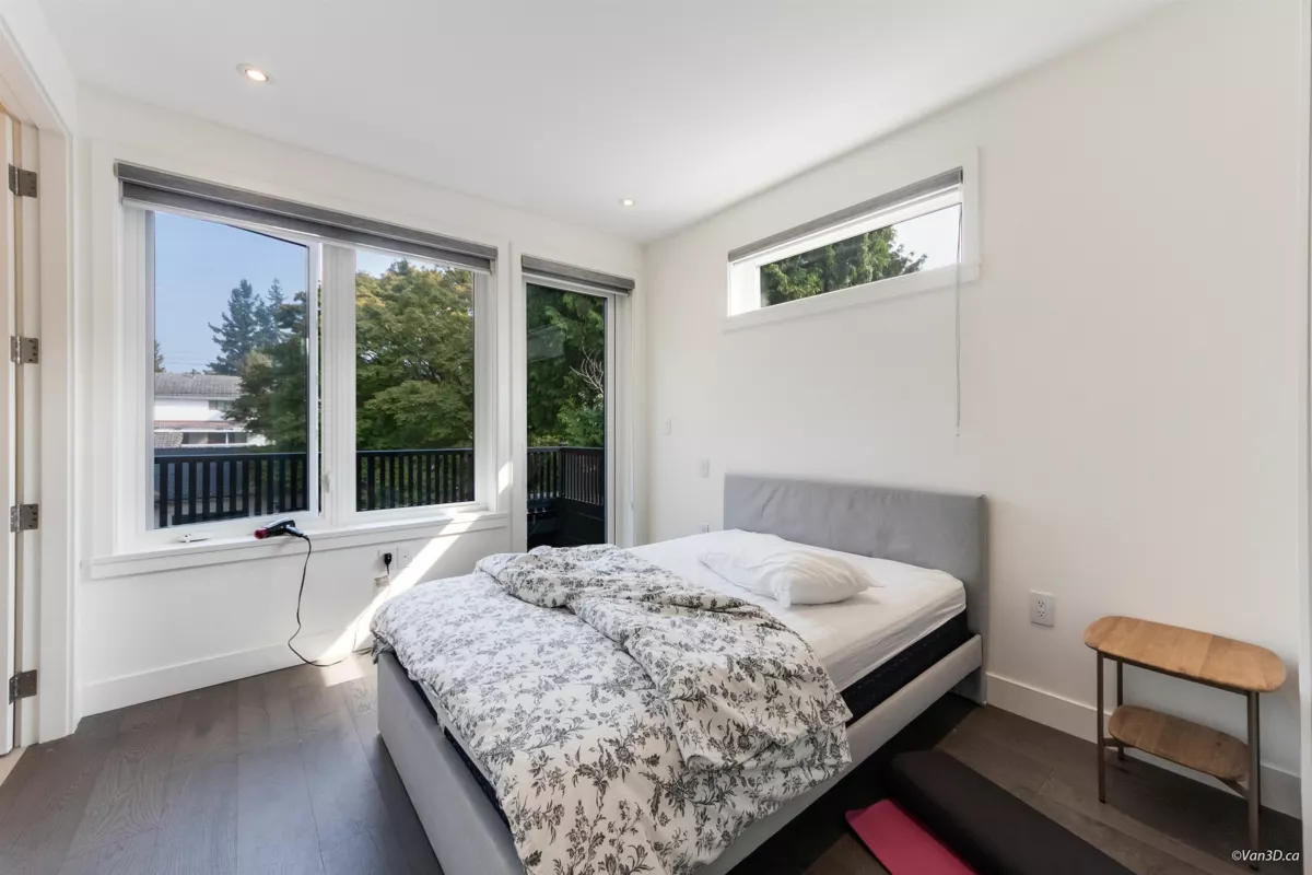 Guest Bathroom Photo of 1041 W 53rd Avenue, Vancouver, BC